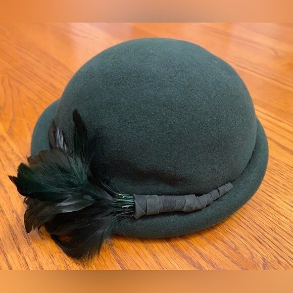 Janyth Roy 1950s Vintage Wool Felt Emerald Green Rolled Bowler Feather Half Hat - Picture 5 of 13
